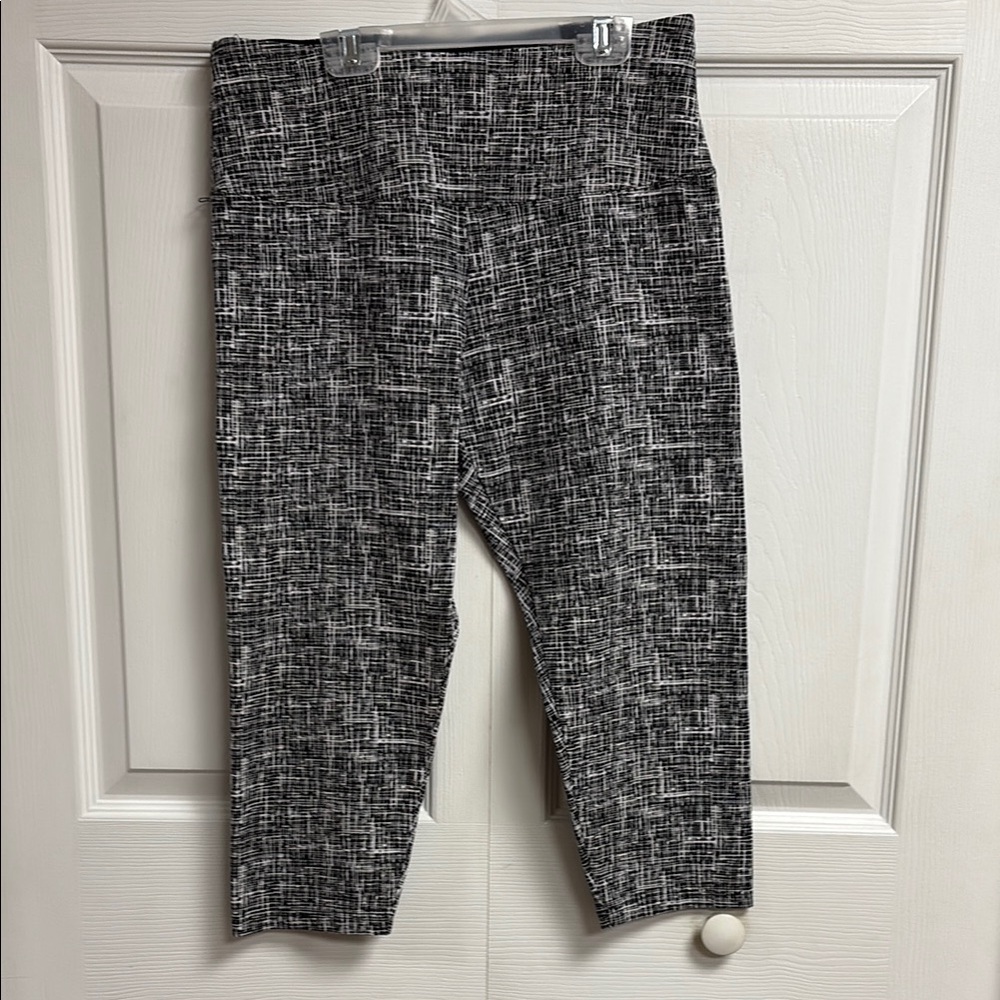 Stylish Black and White Cropped Leggings